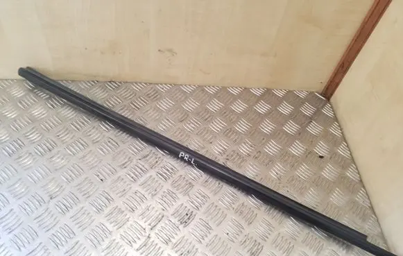 Toyota Avensis Verso Front door glass trim molding