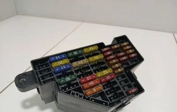 Volkswagen PASSAT B6 Fuse module 13502429