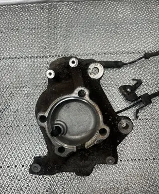 BMW 1 E81 E87 Front wheel hub 6764443 12201210
