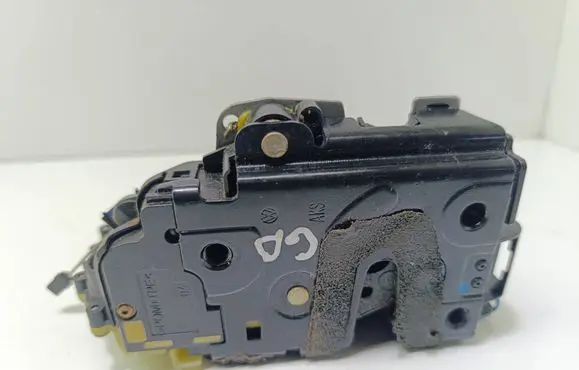 Volkswagen Polo IV 9N3 Rear door lock 3B4839016AG
