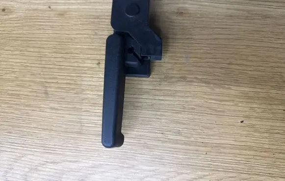 Opel Insignia A Engine bonnet (hood) release handle