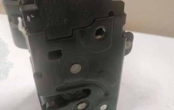 Volkswagen Touareg I Front door lock 3D1837016AC