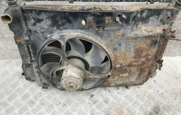 Ford Escort Radiator cooling fan shroud 89fb8b605ba