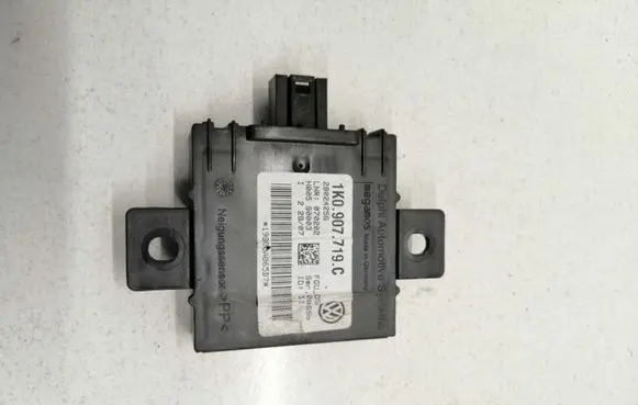 Audi A3 S3 8P Alarm control unit/module 1K0907719C