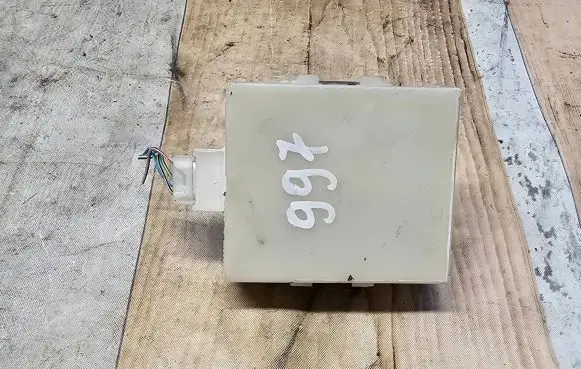 Toyota Avensis T250 Door control unit/module 8974105070 000003707 736680A