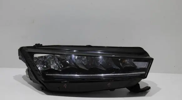 Skoda Octavia Mk4 Headlight/headlamp 030111823200 LE18A6418 5E4941016