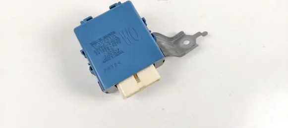 Toyota Prius+ (ZVW40) Door central lock control unit/module 8597047030 0515004290