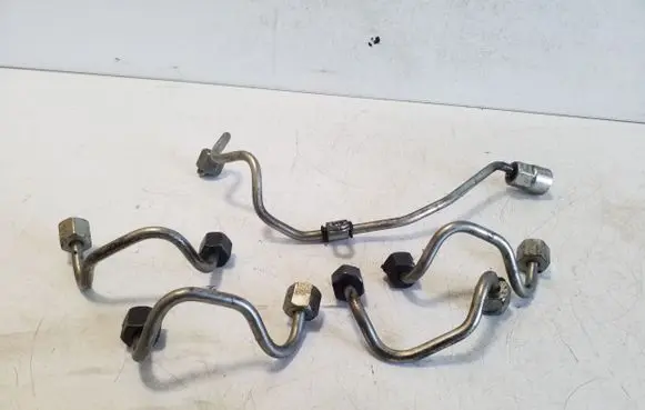 Fuel injector supply line/pipe