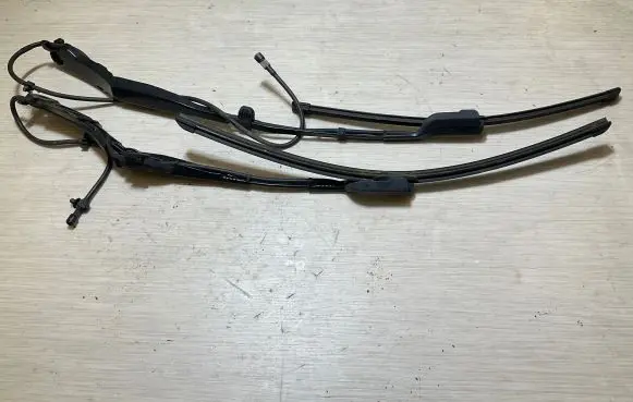 Volvo XC40 Windshield washer spray nozzle 