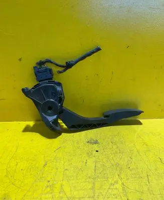 Opel Zafira C Accelerator throttle pedal 13253791