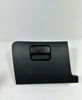 Volkswagen Golf VII Glove box