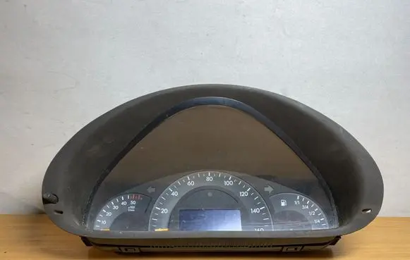 Mercedes-Benz C W203 Speedometer (instrument cluster) 88311323 C3952