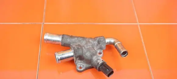 Lexus ES VII XZ10 Engine coolant pipe/hose 14MB6
