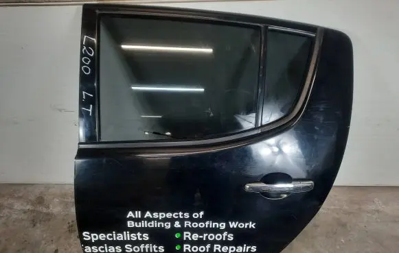 Mitsubishi L200 Rear door