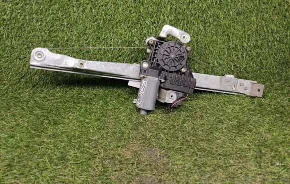 Ford Mondeo Mk III Rear door manual window regulator 0130821773