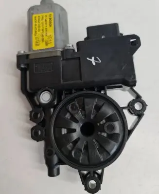 Hyundai i40 Front door window regulator motor 824603Z010 F00S1A2934