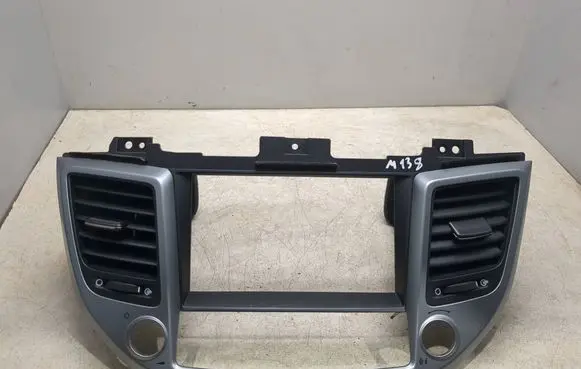 Hyundai Tucson TL Dash center air vent grill 84740D7900