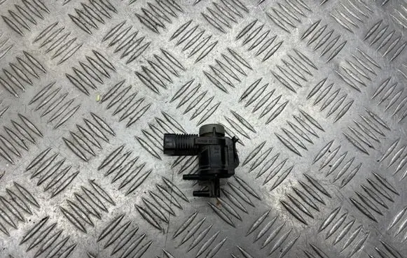 Volkswagen Golf IV Turbo solenoid valve 1J0906283C