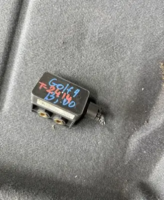 Volkswagen Golf IV ESP acceleration yaw rate sensor 1J0907657A