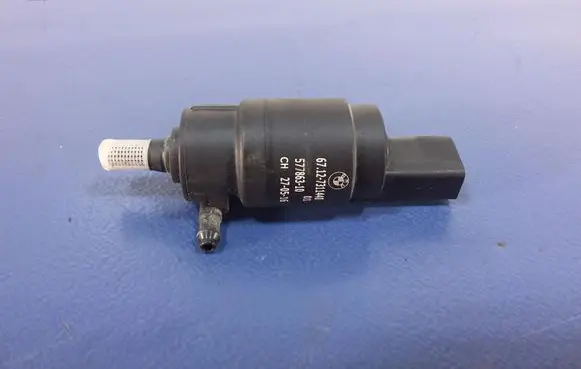 BMW X6M F86 Windscreen/windshield washer pump 7311440