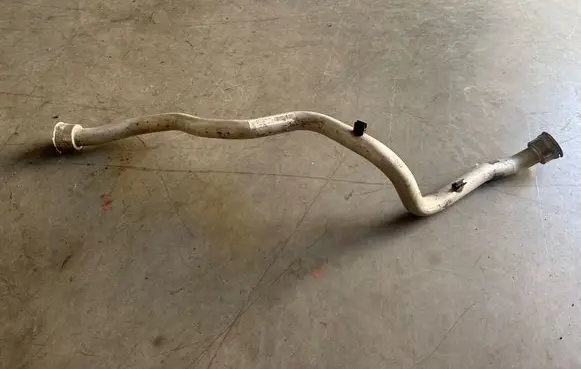 Engine coolant pipe/hose