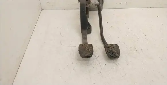 BMW 3 E36 Pedal assembly 1161962
