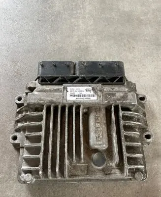 KIA Carnival Engine control unit/module 391044X910 R0412C001G 4120016161880092