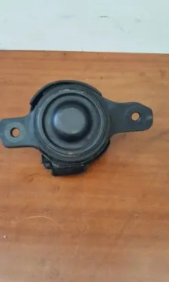 Subaru Forester SH Engine mount bracket