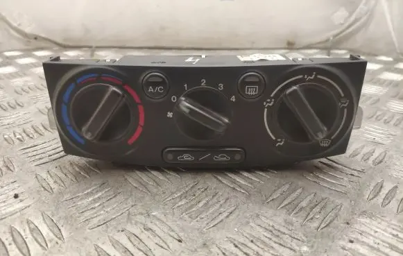 Mazda MPV II LW Interior fan control switch LC94B