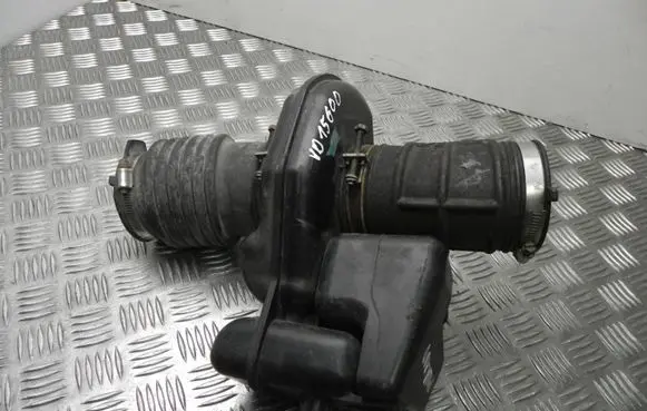 Intake resonator