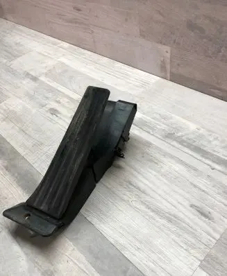 BMW 1 E81 E87 Accelerator throttle pedal 6793742 6PV00937920 281010032830