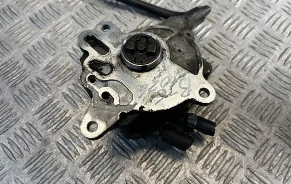 Volkswagen PASSAT B6 Vacuum pump 03G145209 V52005 260106C1