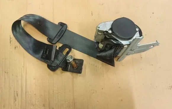 Renault Latitude (L70) Rear seatbelt 888411396R