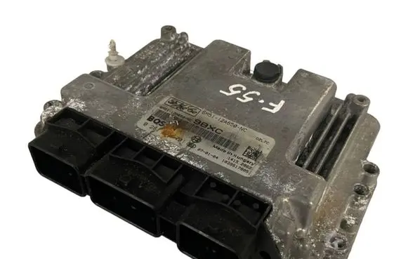 Ford Focus Engine control unit/module 6M5112A650NC 1039S17805