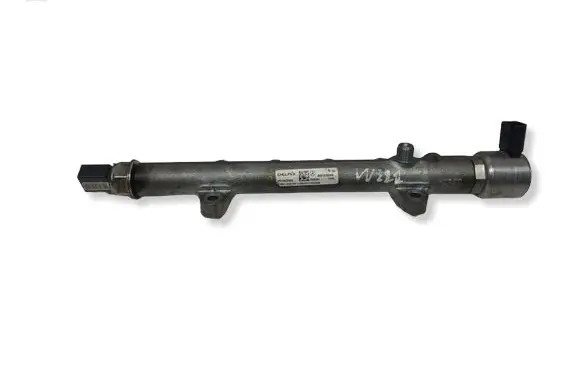 Mercedes-Benz E W212 Fuel main line pipe A6510700495 R9144Z240A 9307Z522A00