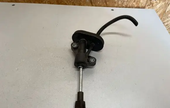 Clutch slave cylinder