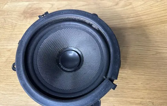 Volvo V70 Rear door speaker 9472008