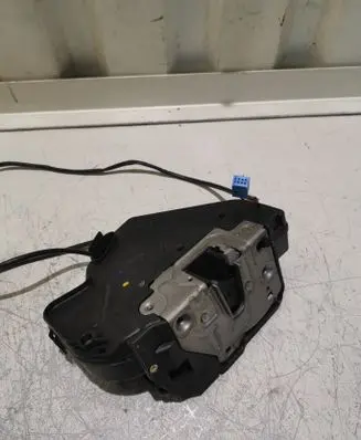 Mercedes-Benz CLS C219 Rear door lock 