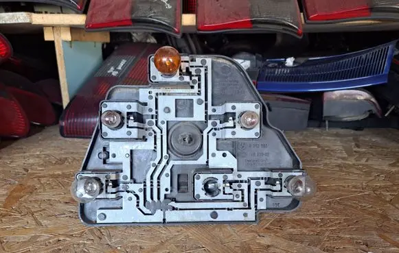 BMW 5 E39 Tail light bulb cover holder 8363565 14603502 14603500
