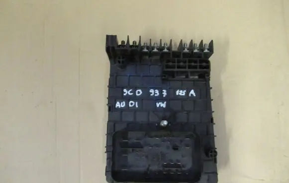 Volkswagen PASSAT B7 Fuse box set 3C0937125