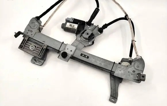 Peugeot 207 CC Front door window regulator with motor 9673835280