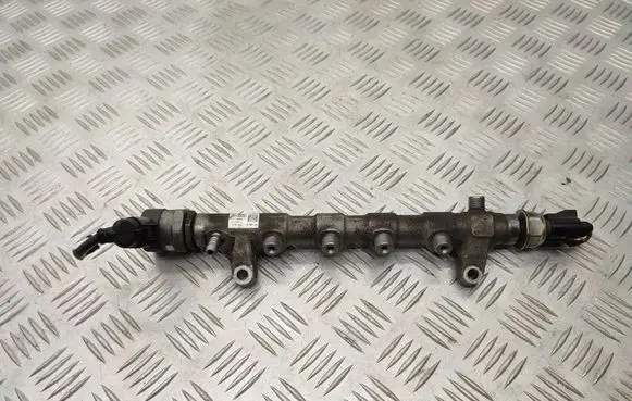 Volkswagen PASSAT B7 Fuel main line pipe 03L089N 057130764AB 0281006075
