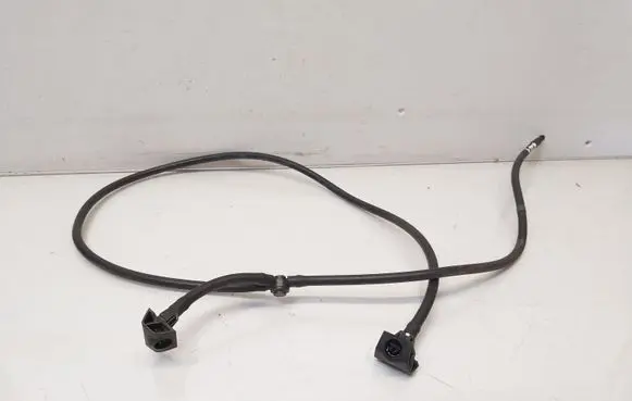 Nissan X-Trail T32 Windshield washer spray nozzle 