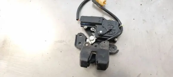 Toyota Avensis T250 Loading door lock
