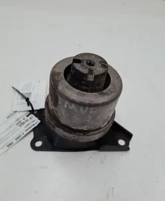Volkswagen Multivan T5 Engine mount bracket 7H0199256H