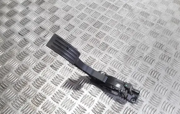 Ford Focus Accelerator throttle pedal BV619F836AB