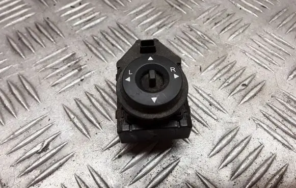 KIA Ceed Wing mirror switch 457480