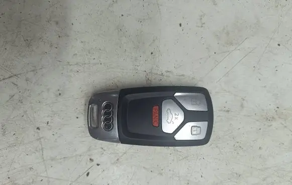 Audi Q7 4M Ignition key/card 
