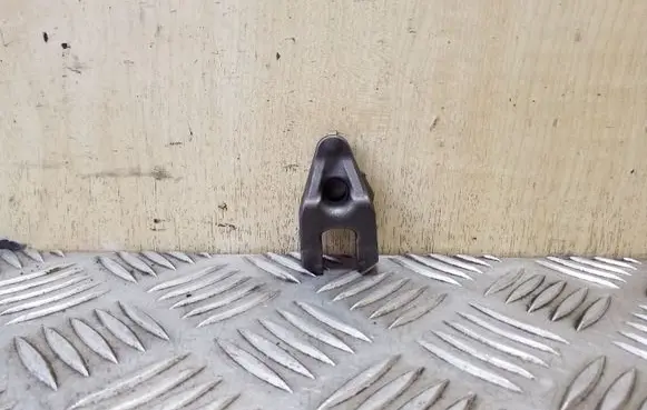 Volvo V40 Cross country Fuel Injector clamp holder