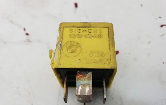 BMW 5 E34 Other relay 1389105 61361389105